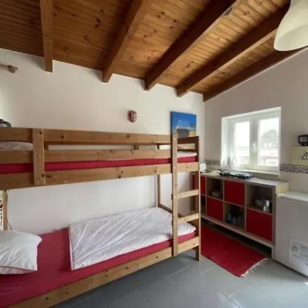 Da Silva Surfcamp 7 Bettzimmer Mit Fruehstueck * Lourinha (Lisbon)